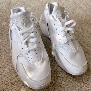 Brand new Nike Air Huarache White shoes.